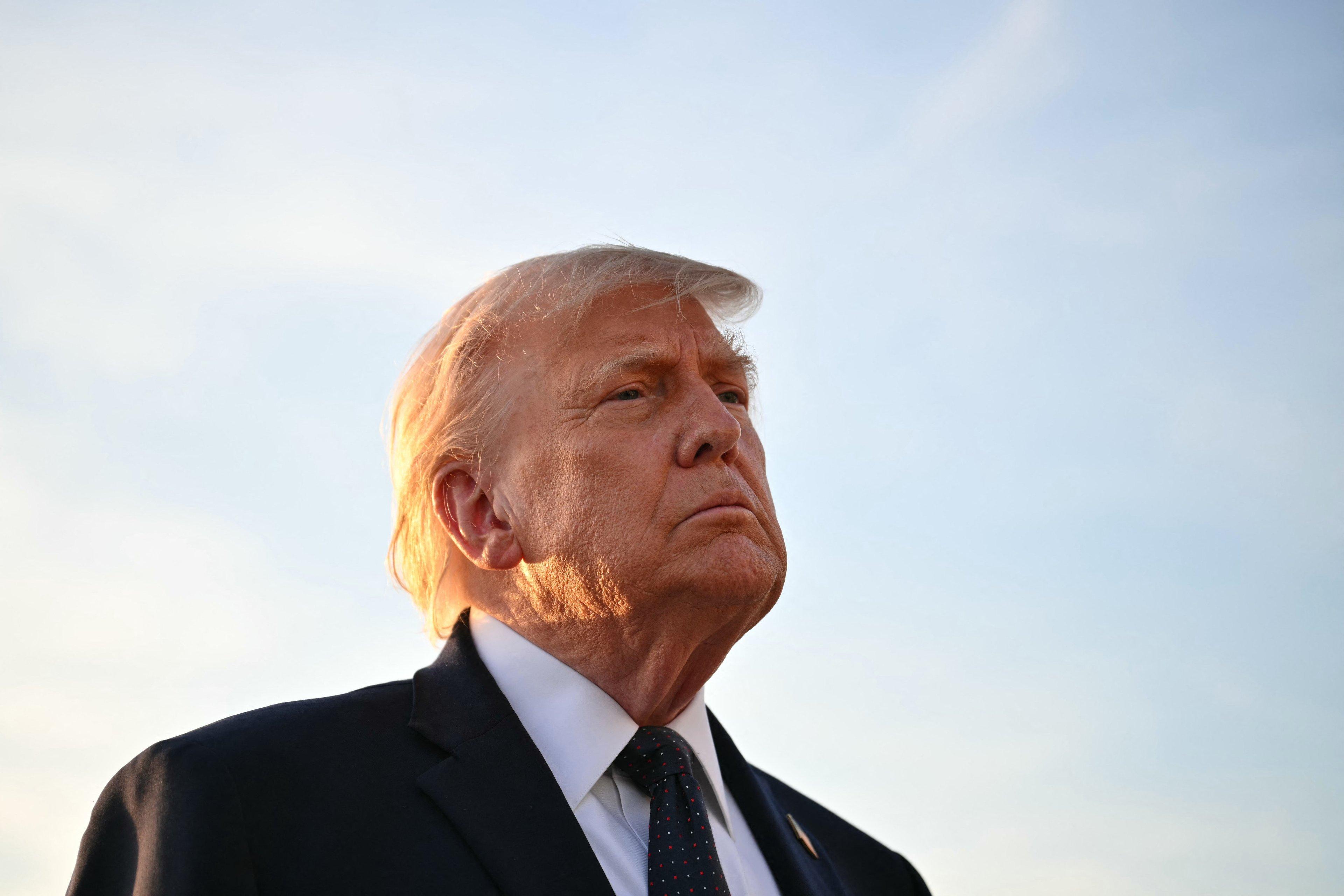 Trump anuncia endurecimento de sanções ao Irã e ameaça aliados econômicos do regime
