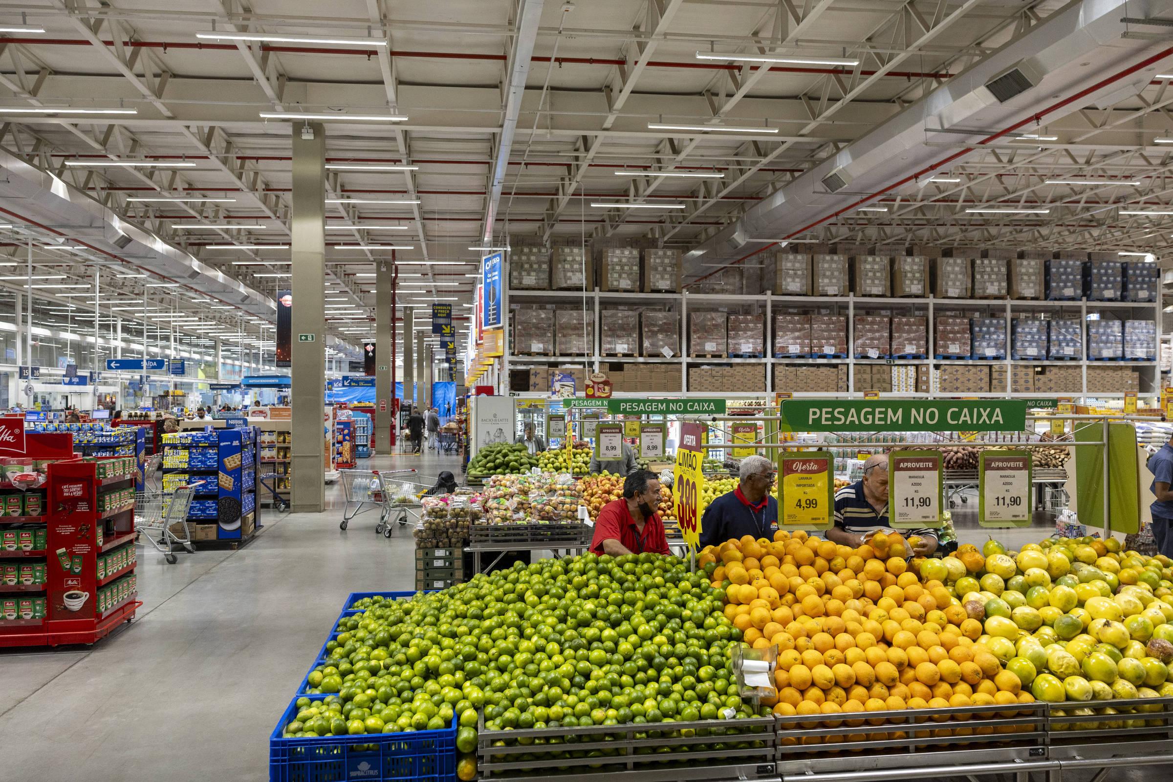 Leitores destacam equilíbrio entre inflação e renda como chave para melhoria do consumo