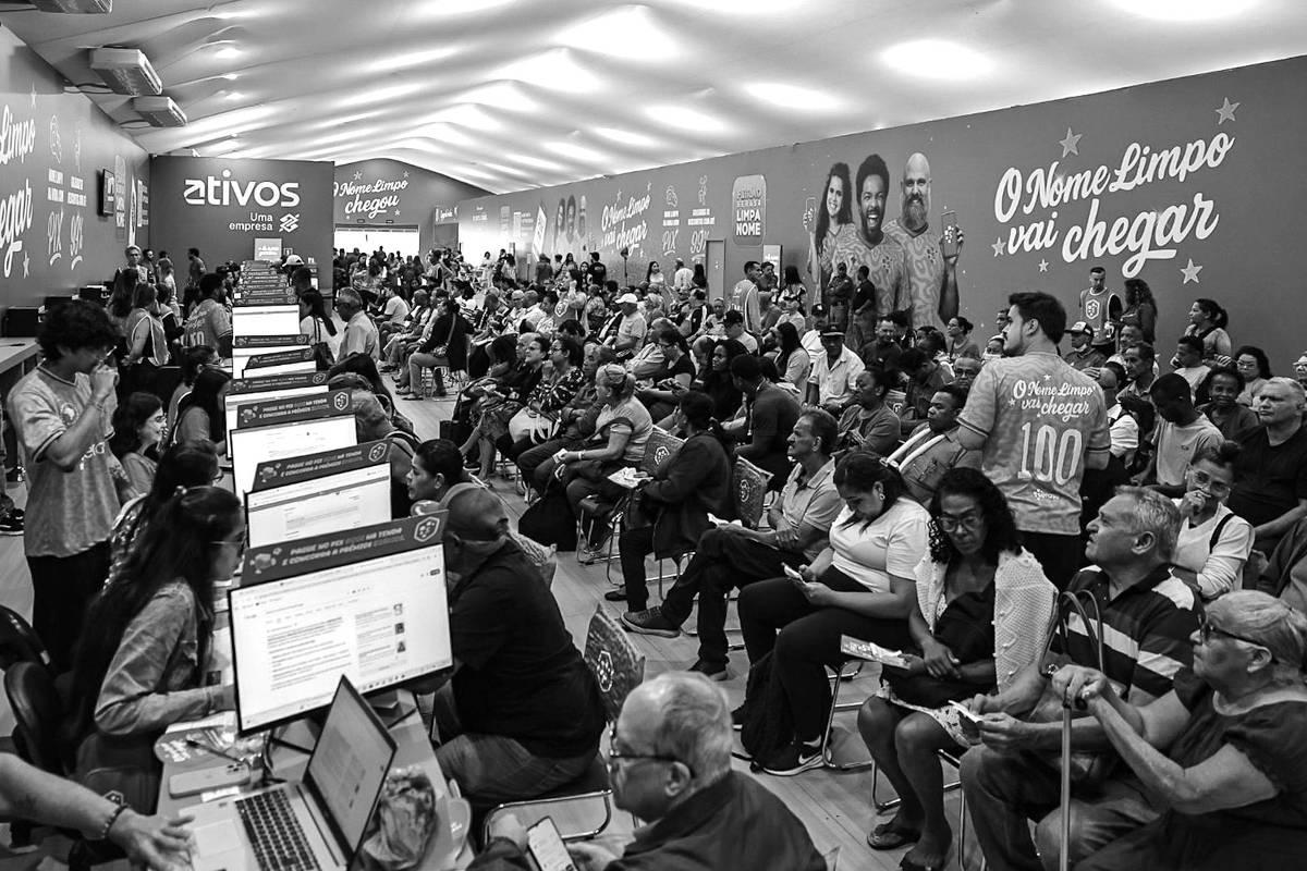 Alta dos juros e gasto público pressionam economia e elevam risco de recessão