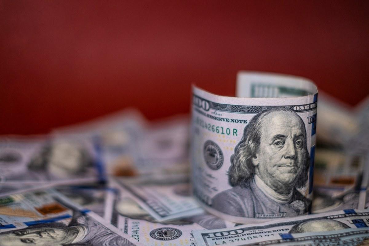 Dólar sobe 0,34% com incertezas no mercado de petróleo