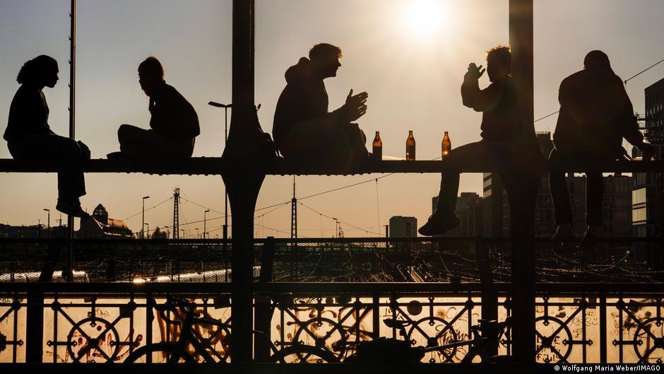 Por que jovens adultos do sul da Europa demoram mais para deixar a casa dos pais