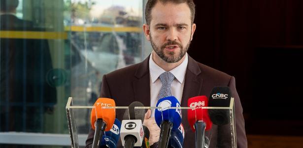 Reciprocidade a tarifas dos EUA só avança com apoio de setores, afirma ministro