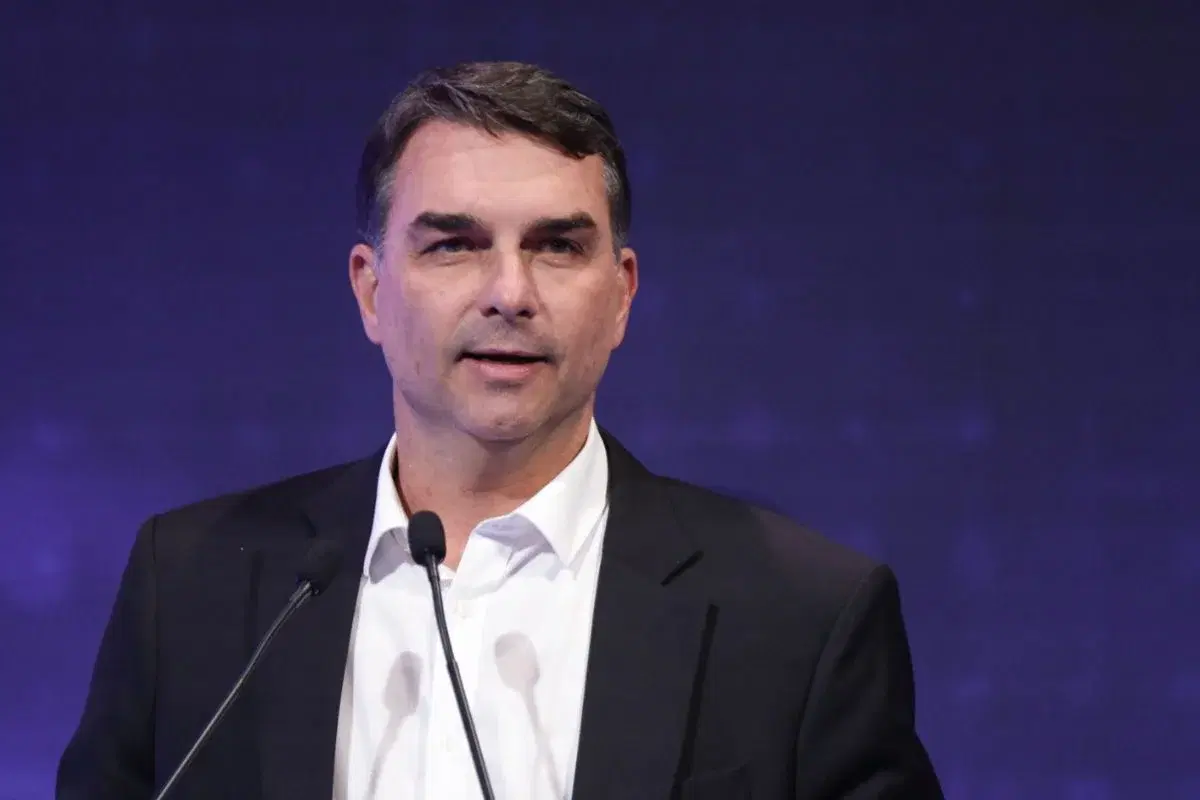 Campanha de Flávio Bolsonaro reforça equipe econômica com sete especialistas
