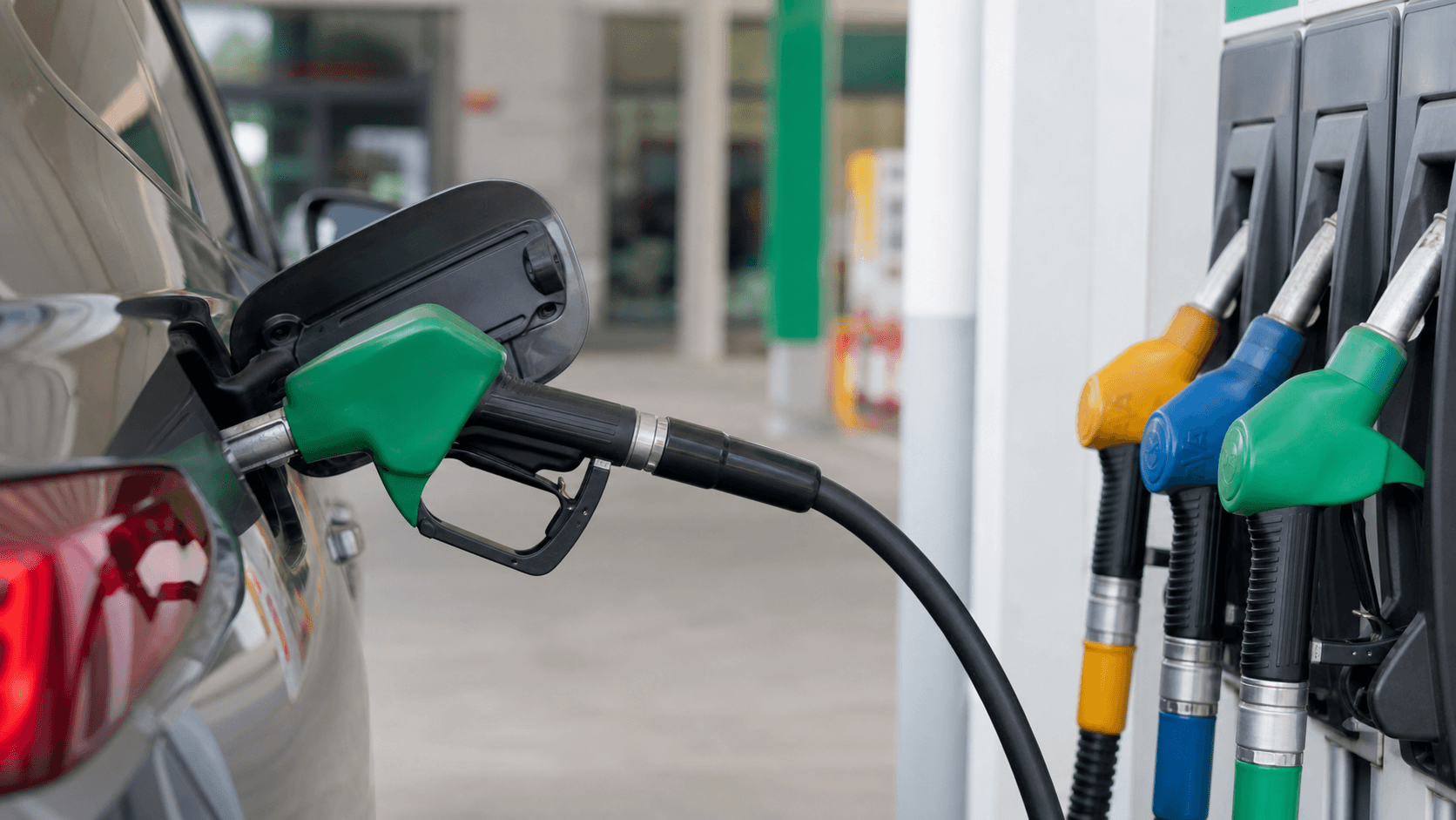 Preço do etanol recua em 14 estados e média nacional permanece em R$ 3,91