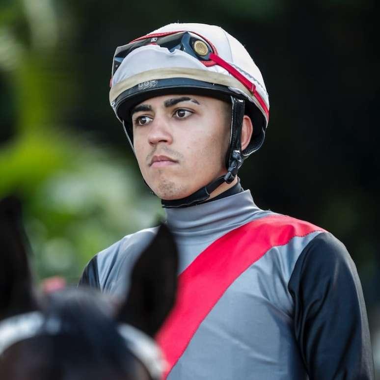 Jóquei Leandro Henrique morre aos 27 anos após acidente no Jockey Club do Rio