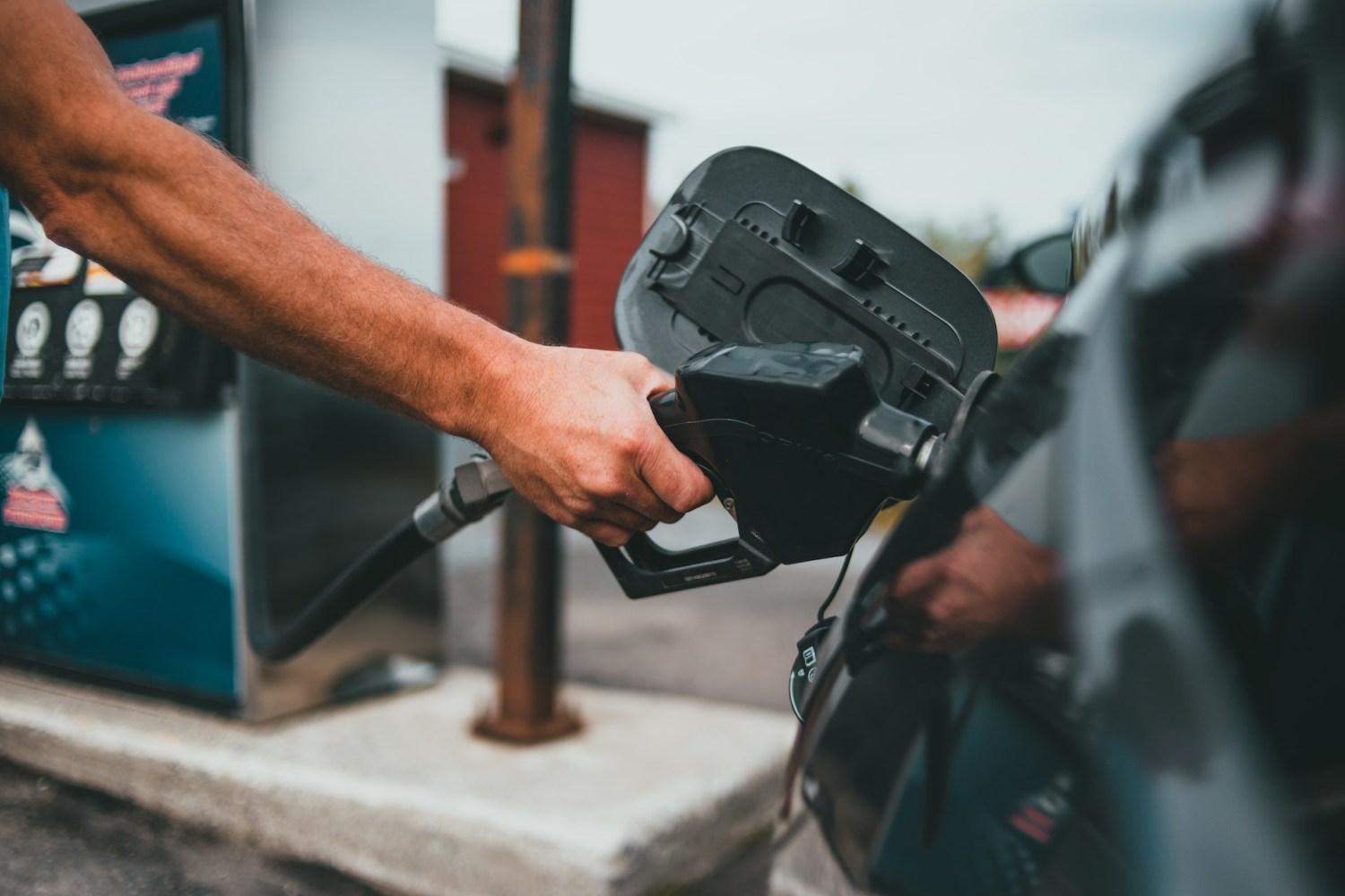 Gasolina, etanol e diesel têm novo recuo de preços em