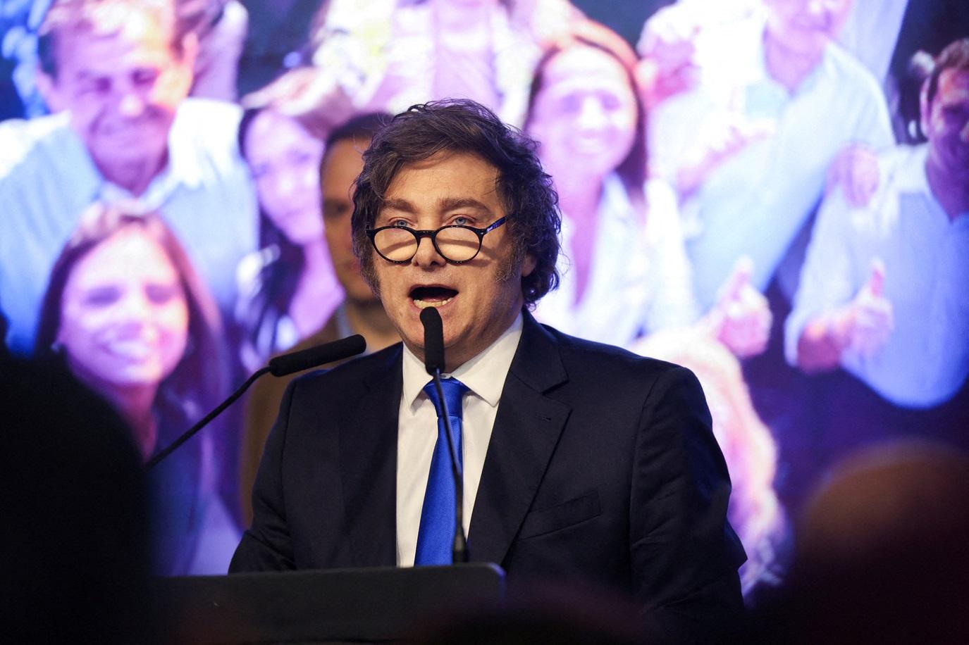 Milei relaciona queda de natalidade ao aborto e aponta impacto econômico na Argentina