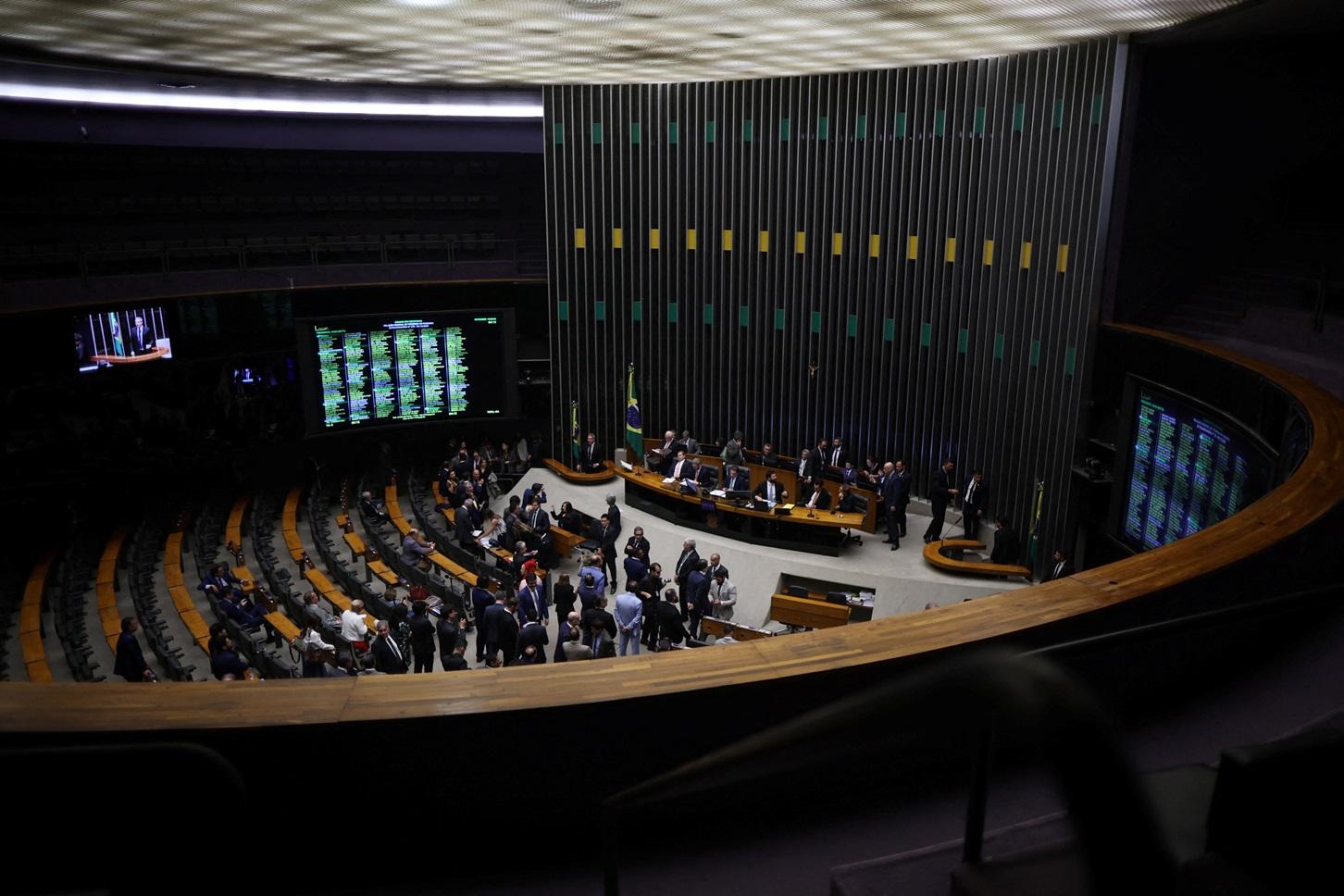 Equipe econômica propõe limites a gastos públicos para evitar déficit