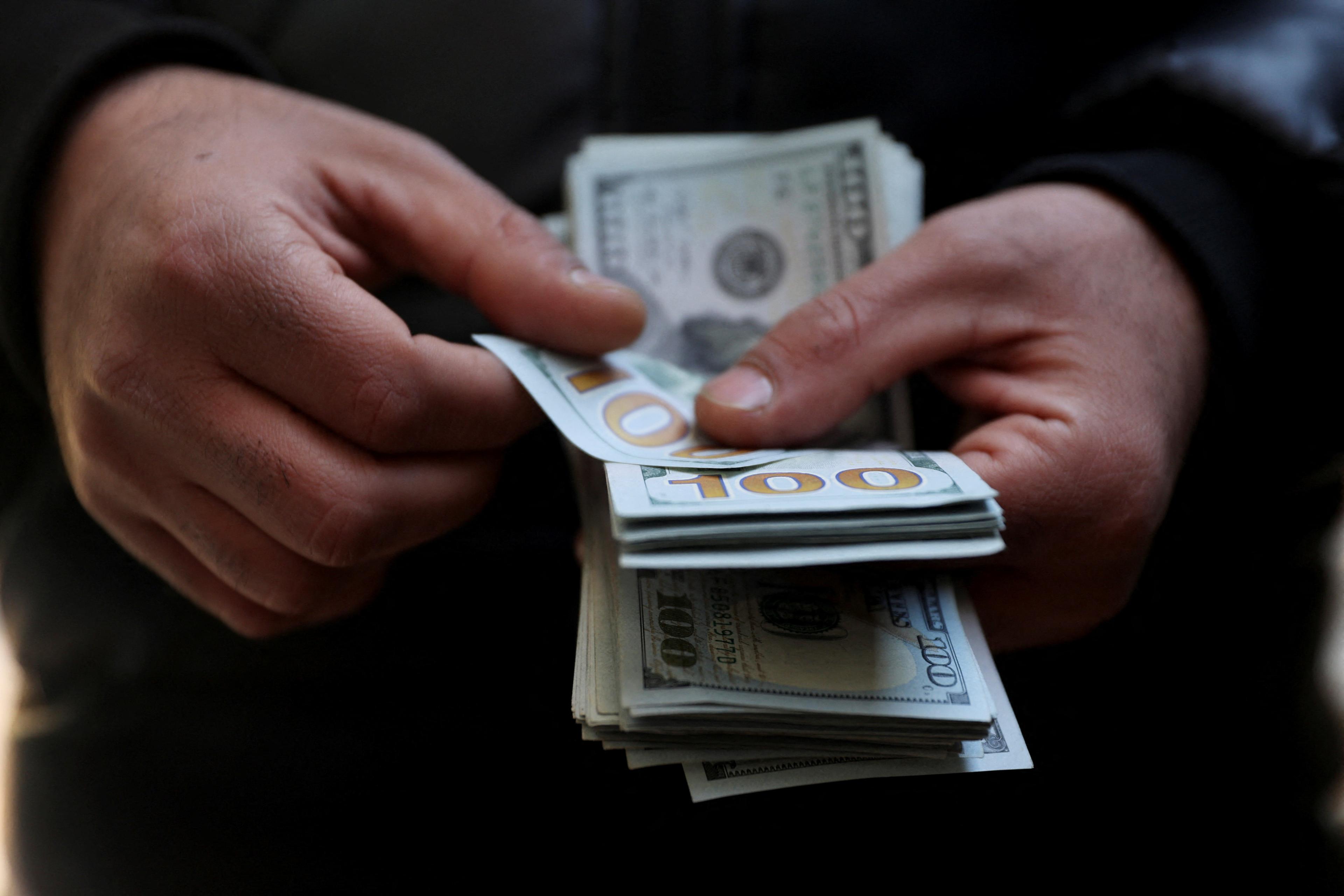 Dólar fecha em alta de 0,27% a R$ 5,17 após dados dos EUA