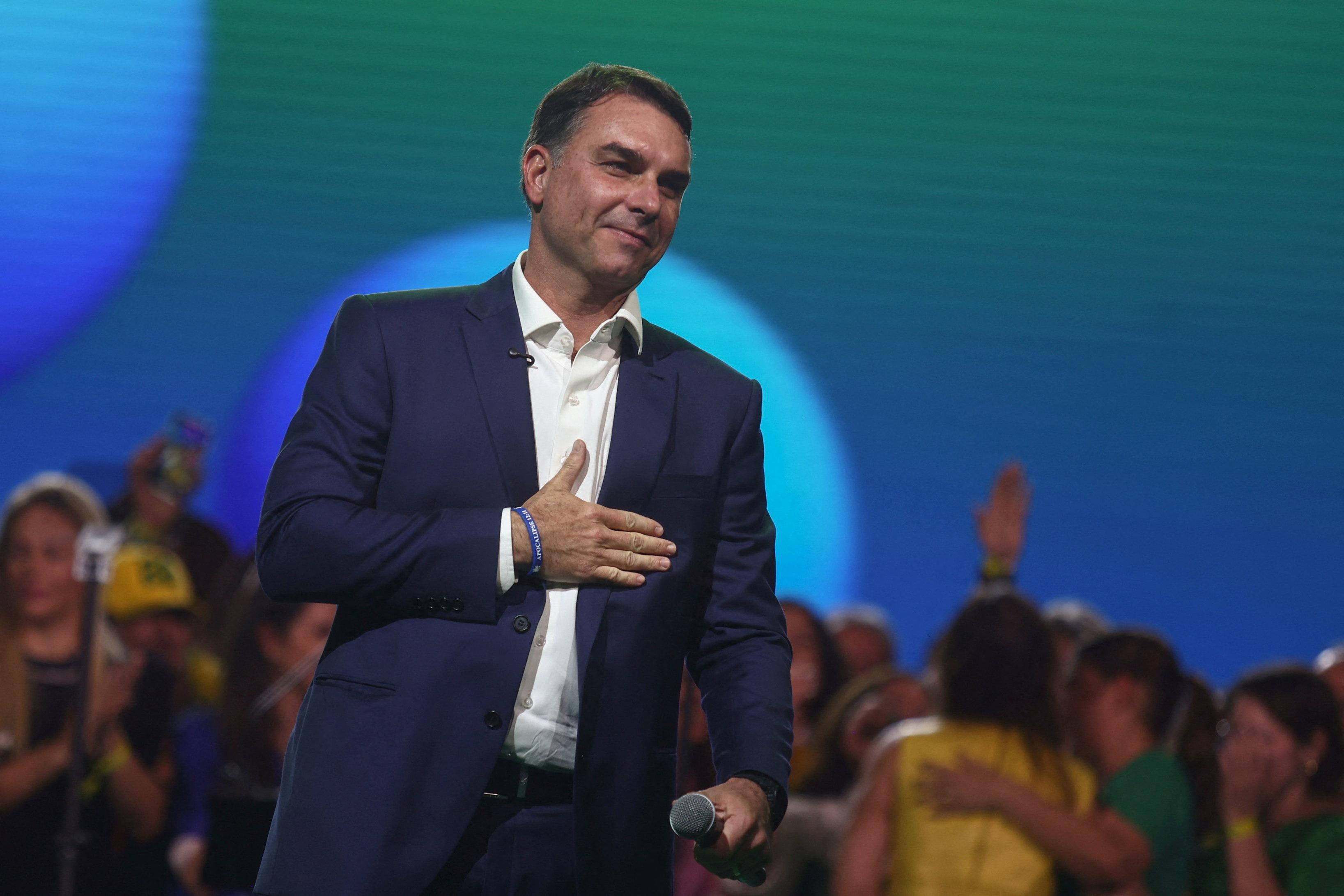 Flávio Bolsonaro se diz preparado para a presidência e apresenta propostas