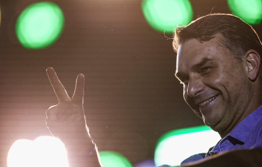 Flávio Bolsonaro amplia equipe econômica com sete novos especialistas