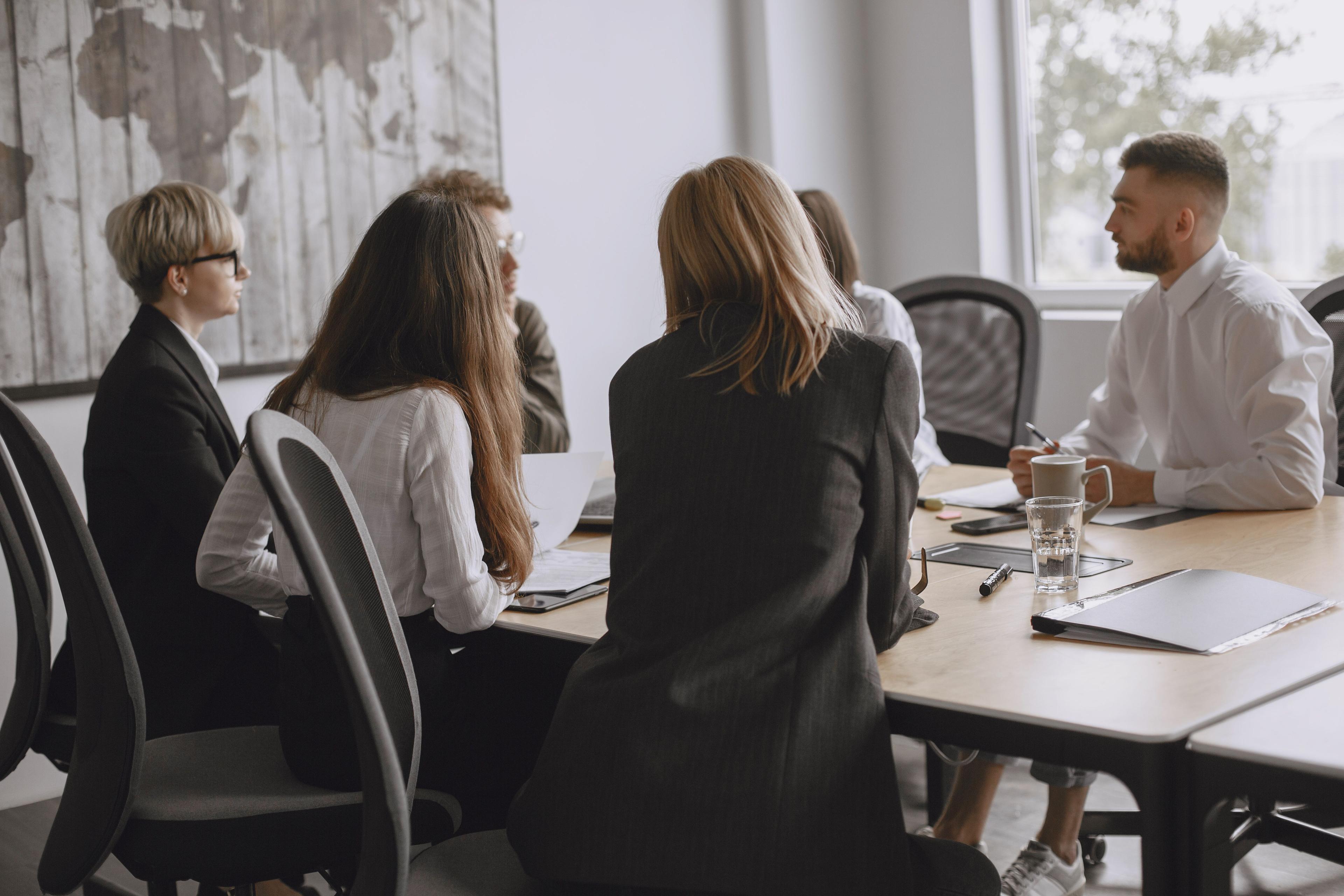 Empresas brasileiras lideram reconhecimento em ranking latino de executivos em 2026